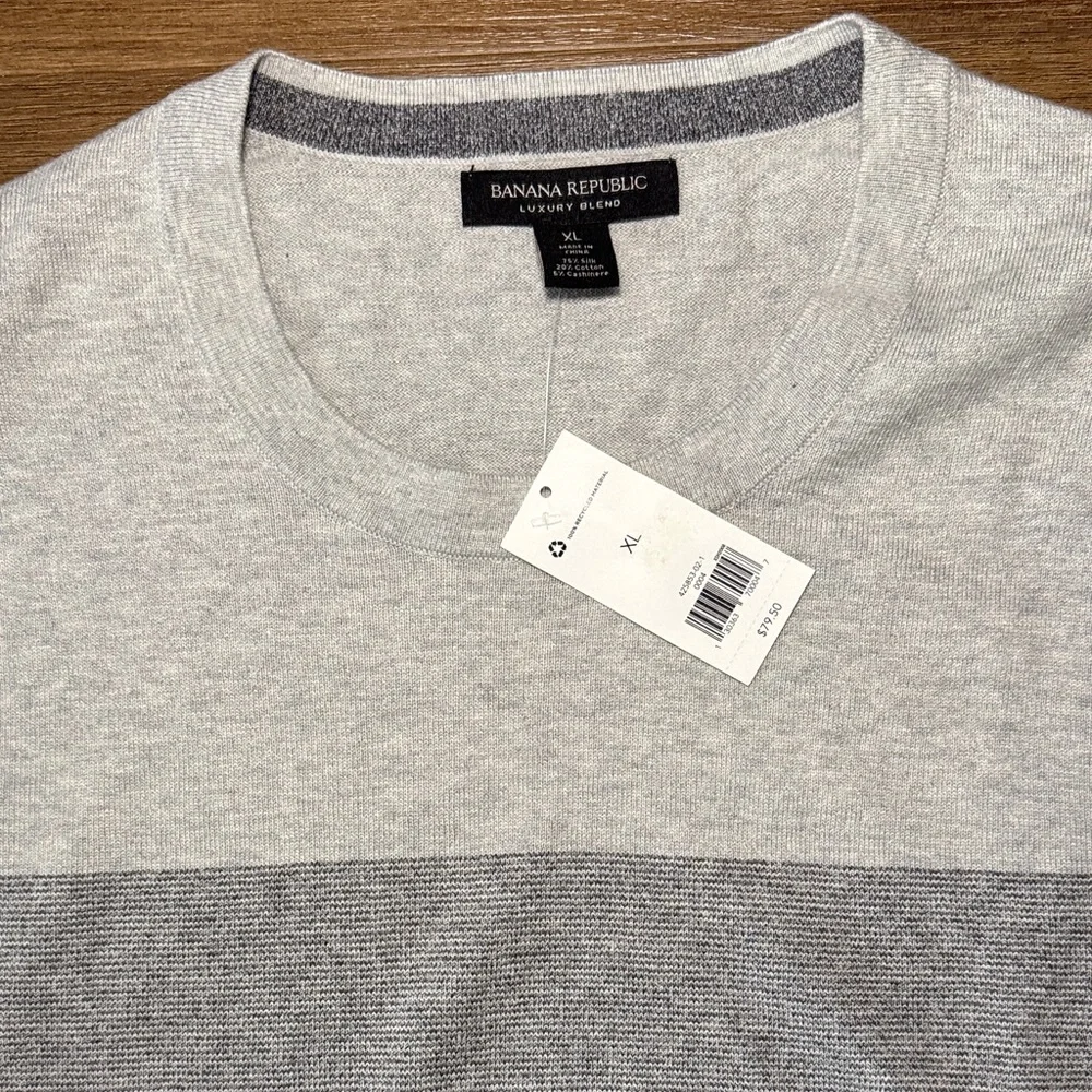 Banana Republic sweater features